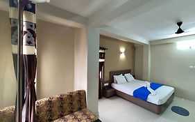 Goroomgo Uk Palace Puri Near Sea Beach - Luxury & Spacious Room - Perfect Location With Lift And Parking Facilities  India